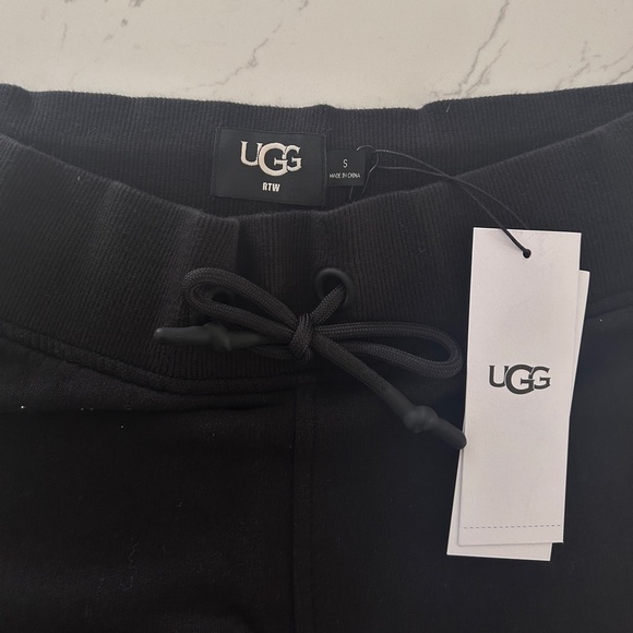 Woman’s UGG Zahara Biker Short - Picture 7 of 8